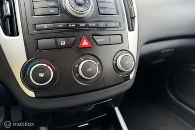 Kia Cee'd (2021) thumbnail 17