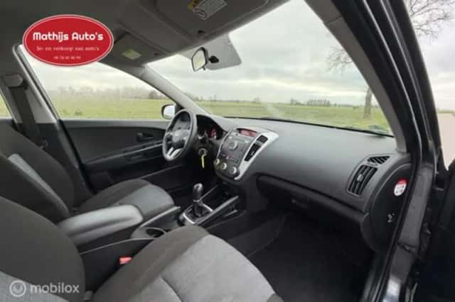 Kia Cee'd (2021) thumbnail 4