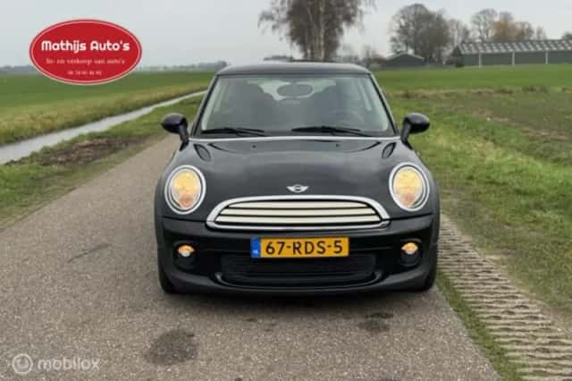MINI Mini (2011) thumbnail 2