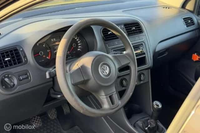 Volkswagen Polo (2011) thumbnail 13