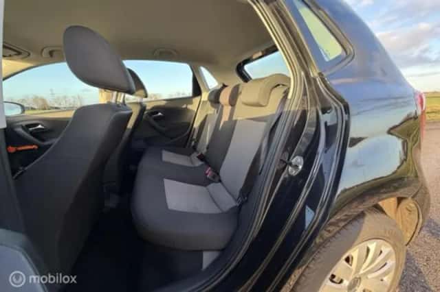 Volkswagen Polo (2011) thumbnail 15