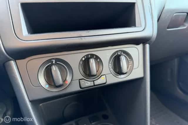 Volkswagen Polo (2011) thumbnail 20