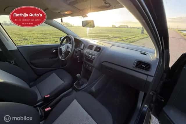 Volkswagen Polo (2011) thumbnail 4
