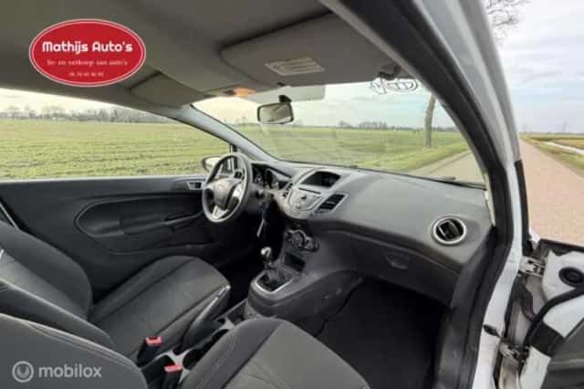 Ford Fiesta (2021) thumbnail 4