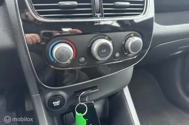 Renault Clio (2017) thumbnail 15