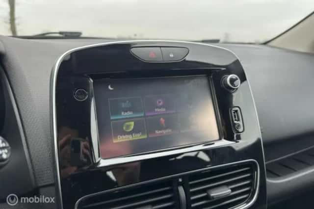 Renault Clio (2017) thumbnail 16