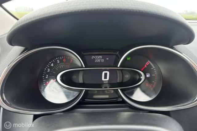 Renault Clio (2017) thumbnail 17