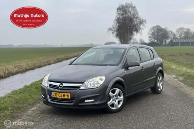 Opel Astra (2008) thumbnail 1