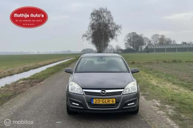 Opel Astra (2008) thumbnail 2