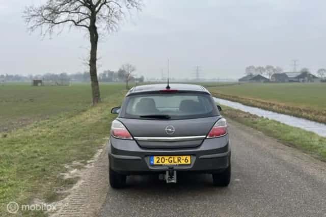 Opel Astra (2008) thumbnail 11