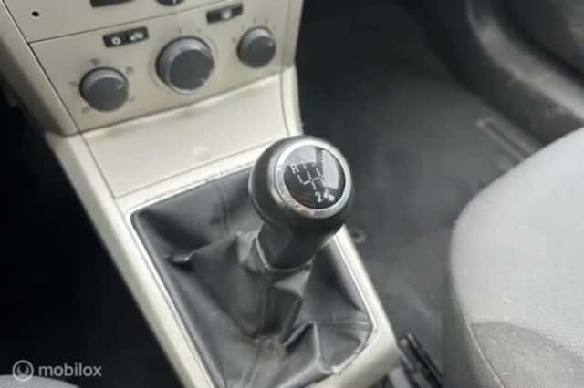 Opel Astra (2008) thumbnail 15