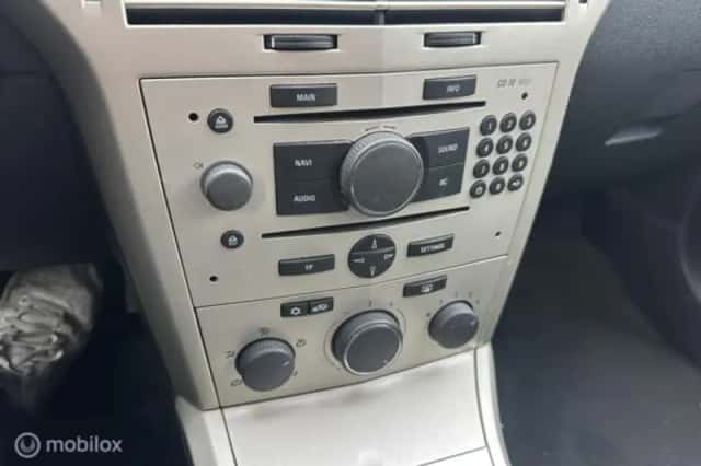 Opel Astra (2008) thumbnail 16
