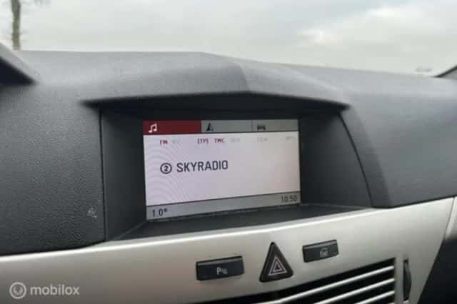 Opel Astra (2008) thumbnail 17