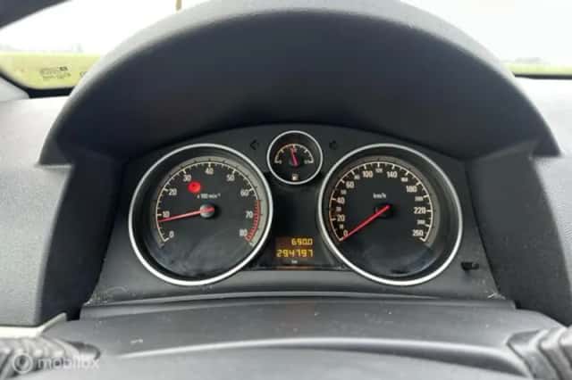 Opel Astra (2008) thumbnail 18