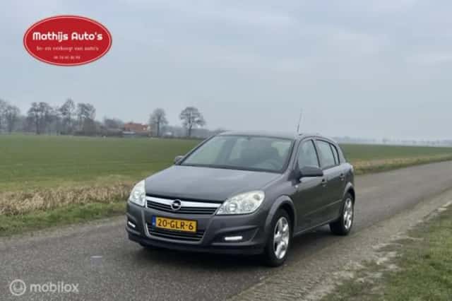 Opel Astra (2008) thumbnail 3
