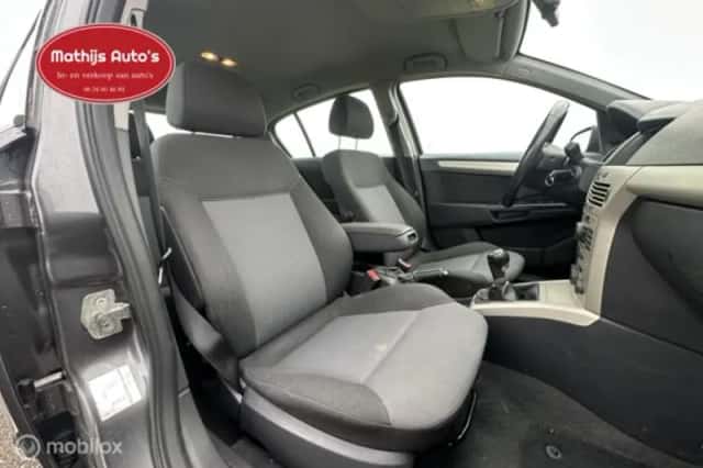 Opel Astra (2008) thumbnail 4
