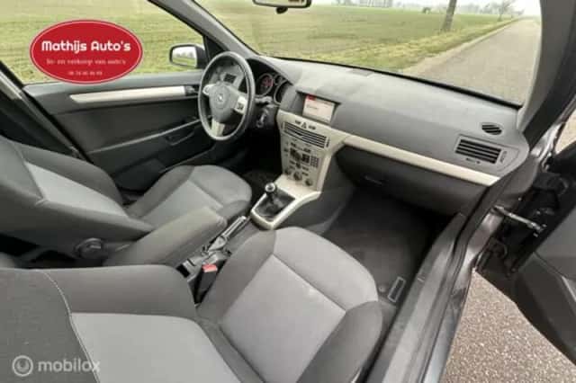 Opel Astra (2008) thumbnail 8
