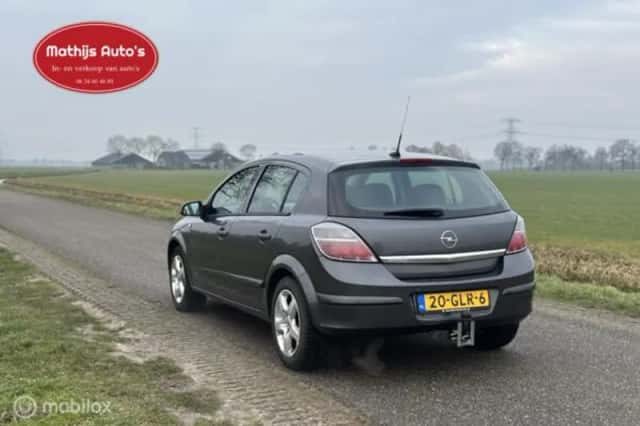Opel Astra (2008) thumbnail 10