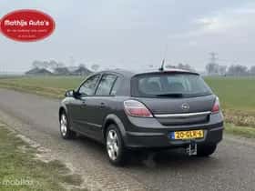 Opel Astra (2008) thumbnail 10
