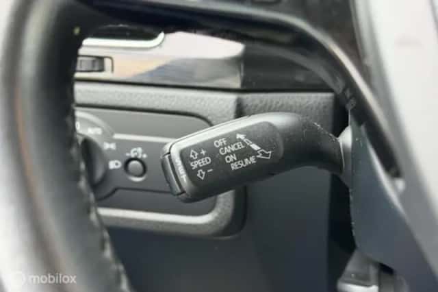 Volkswagen Touareg (2013) thumbnail 16