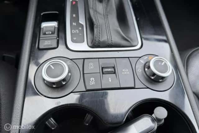 Volkswagen Touareg (2013) thumbnail 22