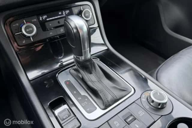 Volkswagen Touareg (2013) thumbnail 23