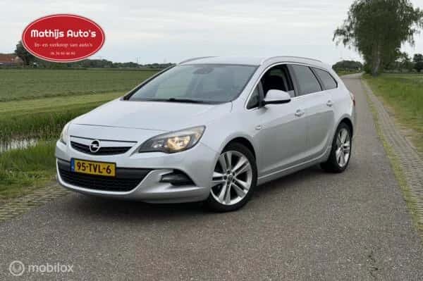 Opel Astra (2012) — foto 1