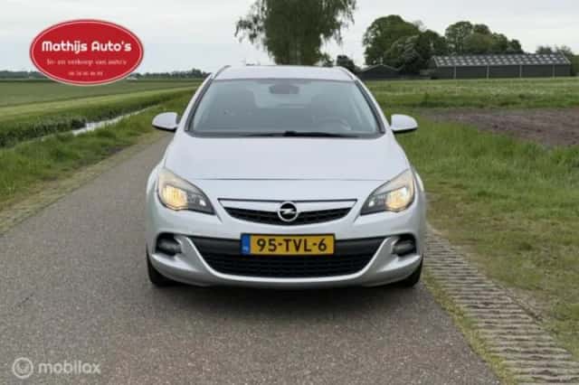 Opel Astra (2012) thumbnail 2