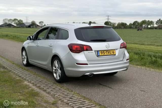Opel Astra (2012) thumbnail 11