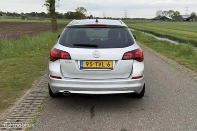 Opel Astra (2012) thumbnail 12