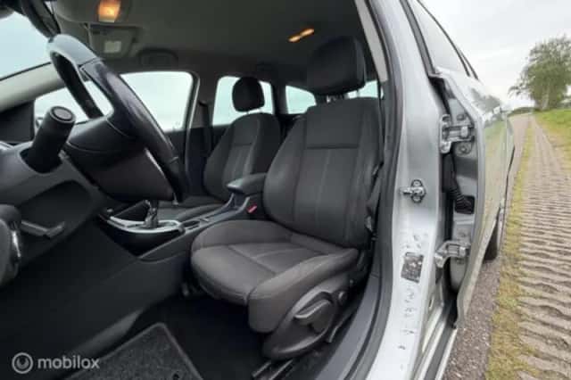 Opel Astra (2012) thumbnail 13