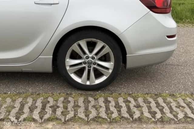 Opel Astra (2012) thumbnail 15
