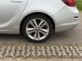 Opel Astra (2012) thumbnail 15