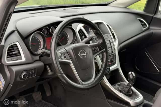 Opel Astra (2012) thumbnail 16