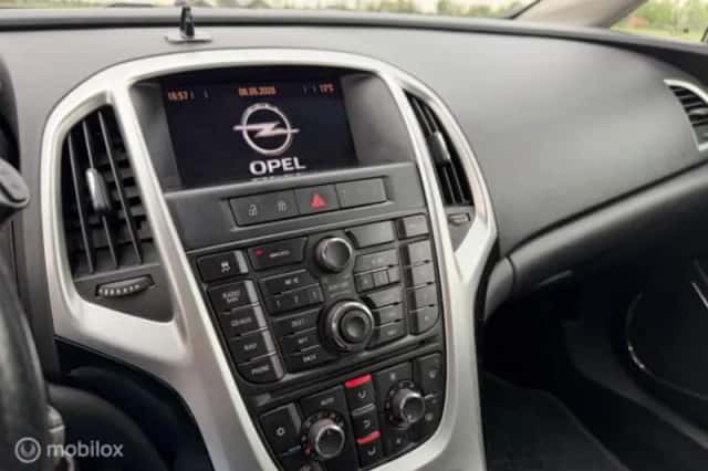 Opel Astra (2012) thumbnail 17