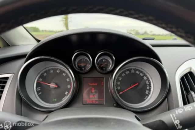 Opel Astra (2012) thumbnail 18