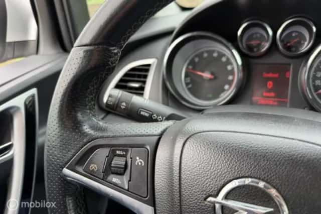Opel Astra (2012) thumbnail 19