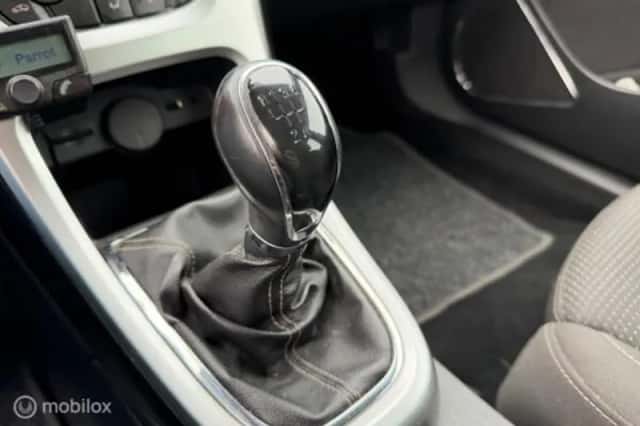Opel Astra (2012) thumbnail 20