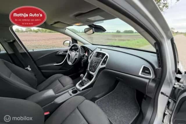 Opel Astra (2012) thumbnail 4