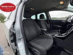 Opel Astra (2012) thumbnail 5