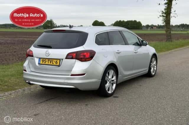 Opel Astra (2012) thumbnail 7