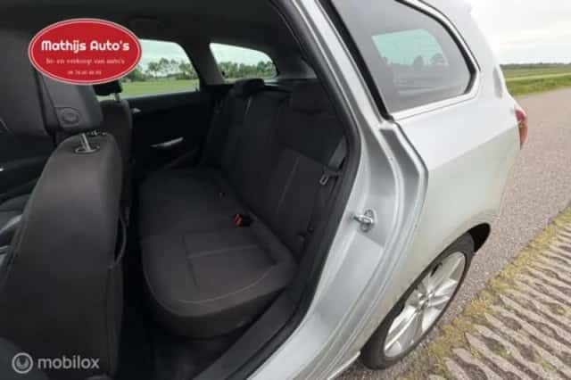 Opel Astra (2012) thumbnail 10