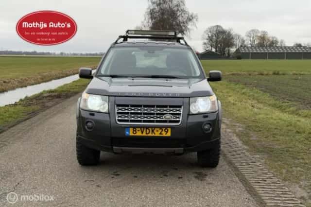 Land Rover Freelander (2009) thumbnail 2