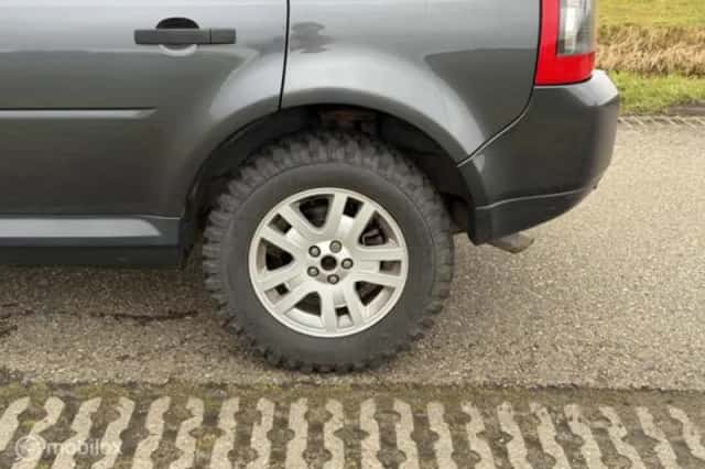 Land Rover Freelander (2009) thumbnail 11