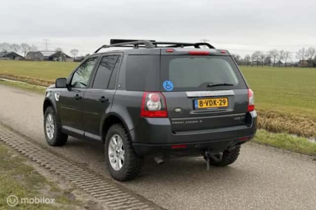 Land Rover Freelander (2009) thumbnail 12