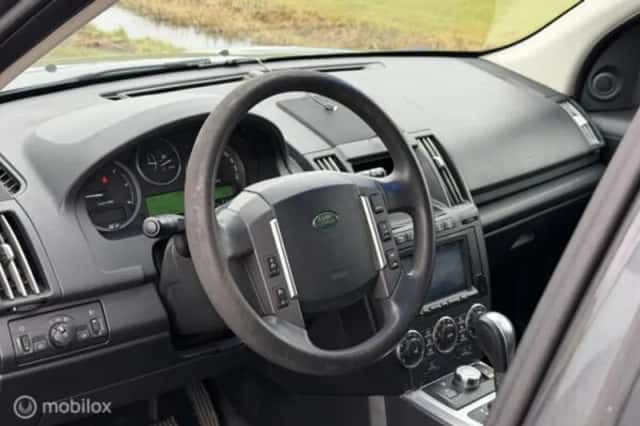 Land Rover Freelander (2009) thumbnail 18