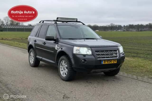 Land Rover Freelander (2009) thumbnail 3