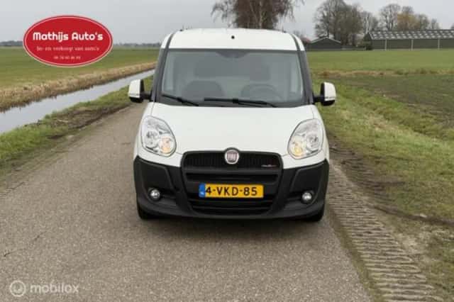 Fiat Doblò (2010) thumbnail 2