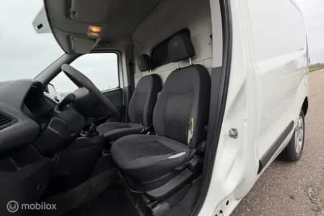 Fiat Doblò (2010) thumbnail 16