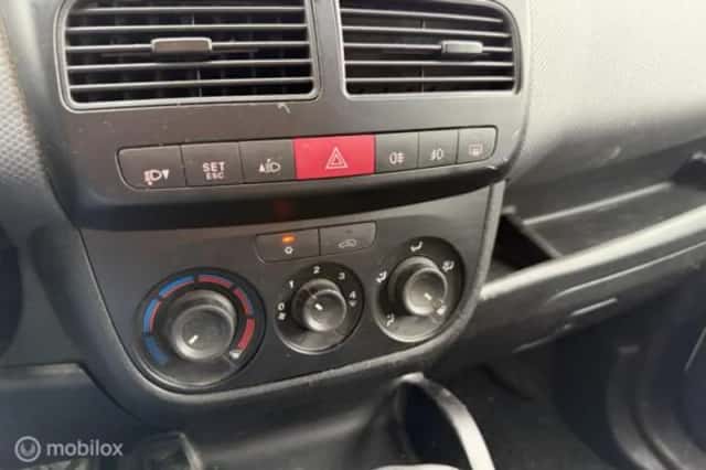 Fiat Doblò (2010) thumbnail 17